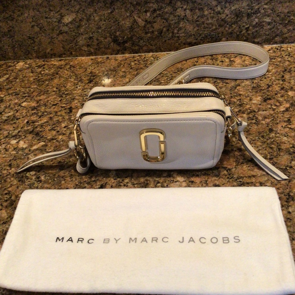 MARC JACOBS SNAPSHOT CREAM CROSSBODY BAG WITH DUST BAG  ** $100